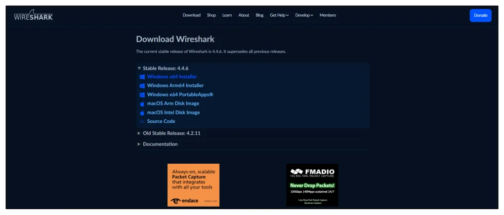 หน้าเว็บ Download Wireshark พื้นหลังสีเข้ม แถบบนมีโลโก้ WIRESHARK และเมนู Download, Shop, Learn, About, Blog, Get Help, Develop, Members กับปุ่ม Donate สีน้ำเงิน เนื้อหากลางหน้าระบุว่า The current stable release of Wireshark is 4.4.6 ด้านล่างเป็นกล่องหัวข้อ Stable Release 4.4.6 ที่กางออก แสดงลิงก์ดาวน์โหลดหกบรรทัดเรียงกัน คือ Windows x64 Installer, Windows Arm64 Installer, Windows x64 PortableApps, macOS Arm Disk Image, macOS Intel Disk Image และ Source Code ใต้กล่องมีหัวข้อพับ Old Stable Release 4.2.11 และ Documentation