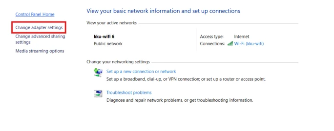หน้า Network and Sharing Center ของ Windows หัวข้อว่า View your basic network information and set up connections แถบซ้ายมีลิงก์ Control Panel Home และลิงก์ Change adapter settings ที่มีกรอบสีแดงล้อมรอบ ตามด้วย Change advanced sharing settings และ Media streaming options ด้านขวาแสดงเครือข่ายที่ใช้งานอยู่ชื่อ kku-wifi 6 ประเภท Public network พร้อมข้อมูล Access type Internet และ Connections Wi-Fi ด้านล่างมีหัวข้อ Change your networking settings พร้อมลิงก์ Set up a new connection or network และ Troubleshoot problems